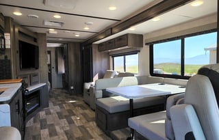 2022 FR3 34DS Class-A(Gas) Sleeps Up to 8 + Tent