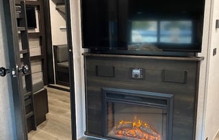 Happy Glamping in the Open Range with 1 1/2 baths!