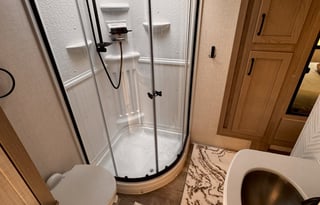 Modern Fifth Wheel – Your Home on the Road