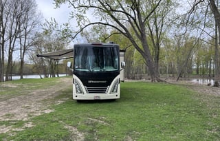 Large Luxury RV with Bunkbeds, Delivery Offered!