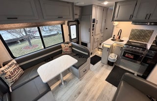 2025 28ft Coachmen 26DS - Sleeps 6