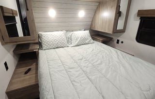 Holidays are here Book early 3 ACs, 2 Bathrooms!!!