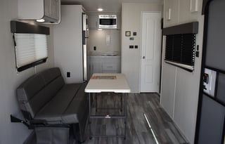 Extravagant OFF GRID toyhauler, sleeps 5!