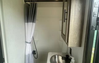 2 bedroom, 2 full baths, fifth wheel