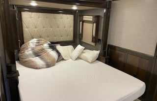 Luxury Pet Friendly RV priced to rent!!!!