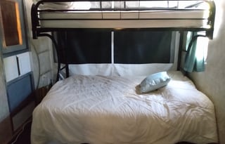 Cool Forest River 27' spacious and light