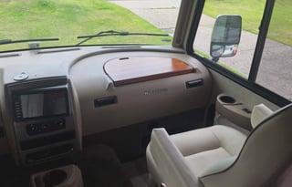 2019 Winnebago Adventurer 27N