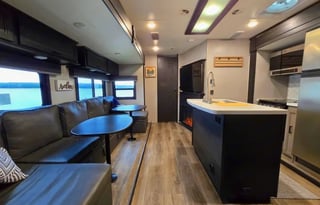 The Easy Living Retreat | Spacious RV + 1.5 Bath