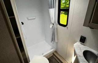 King bed, 2 bunks - commercially insured