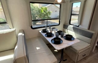 NEW 2022 - SLEEPS 10 - EASY TOWING - JUST BRING YOUR GROCERIES - DELIVERY & SETUP AVAILABLE