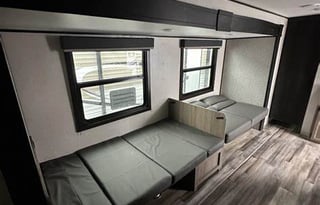 The Unwind Bunkhouse- 2021 Starcraft Autumn Ridge