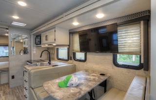 2022 ACE 27 FT Easy to Drive Class A! Sleeps 6-8