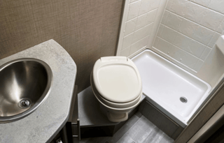 Bunks/ all wheel drive/ Lithium/ solar/ generator