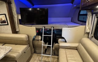 Luxury Super C RV – Sleeps 10 - Thor Magnitude