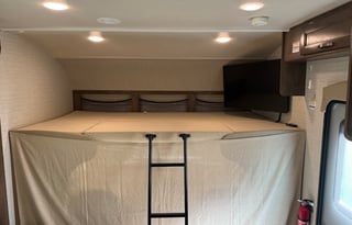 Redhawk Retreat- Pets Allowed!!