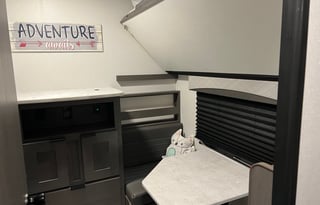 2021 Cruiser Embrace EL280 King bed w Bunk Room