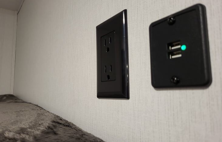 Top bunk electric and usb receptacle