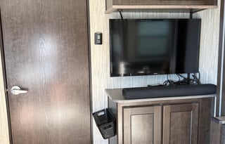 Cozy Cruiser Cabin