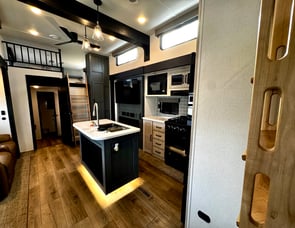 Forest River RV Puma Destination 421LFT