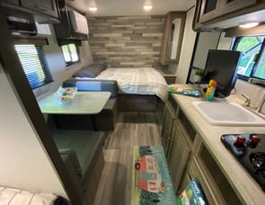 CrossRoads RV Zinger Lite ZR18BH