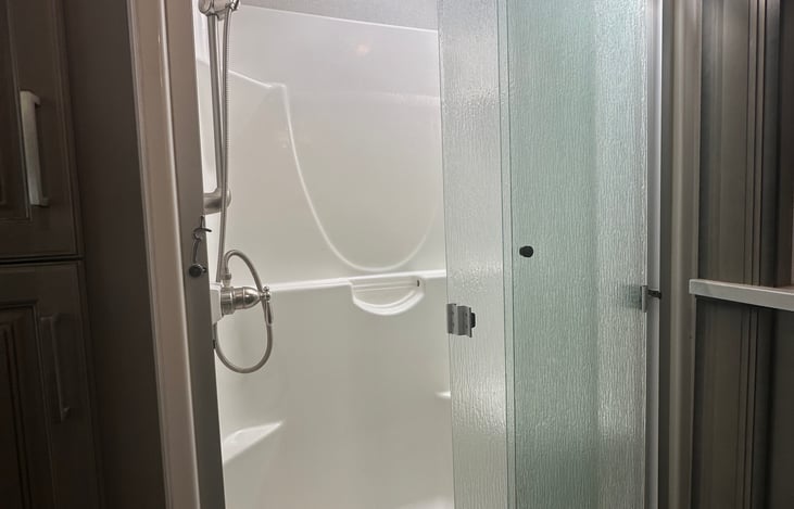 Full size shower