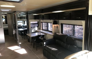 Class A Monaco  41' 4 Slides Diesel  Easy to Drive