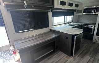 2022 Crossroads Cruiser KING BED  28RKS