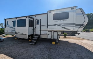Montana Legacy | Large Luxurious RV with 5 slides