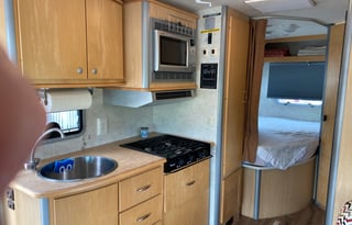 Abbey73 Adventure Winnebago View 23J Sleeps 5