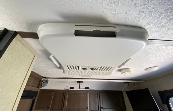 AC/Heat vents (manually opened)