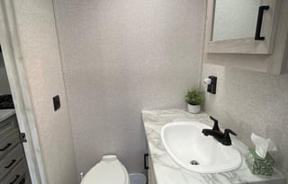 Cozy couples camper 2022 EAST TO WEST Silver Lake