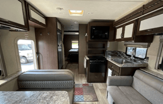 Elegant Class C Motorhome – Explore the Rockies