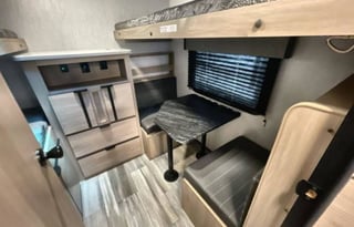 2022 Cruiser Radiance 28QD