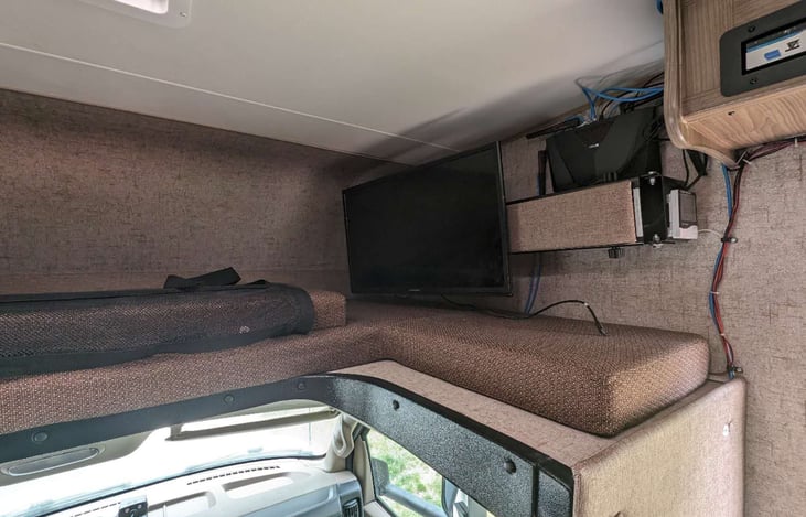 The kids will enjoy watching TV during the trip. Xiaomi multimedia Android set-top box.
TV with HDMI input.