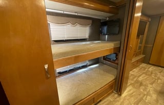 2017 Thor Motor Coach Challenger 37TB