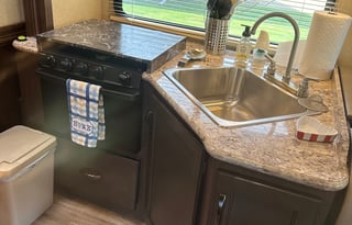 2020 Thor Four Winds 28Z with amenities of home.