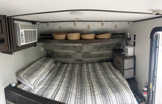 21’ Coleman Camper –Fall Foliage & Winter Trips