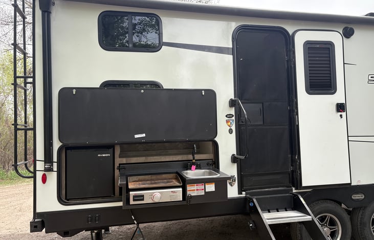 Back right view of outside utilities