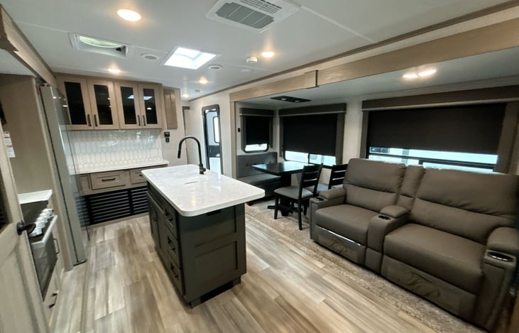 37.0 Reflection 315RLTS Travel Trailer | RVshare