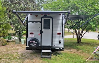 Camp in Comfort - Fully Equipped Sunlite 16BH