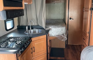 2017 Thor Motor Coach Majestic 23a