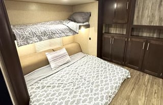 35' Cherokee Sleeps 12 with TRIPLE slide out! HUGE