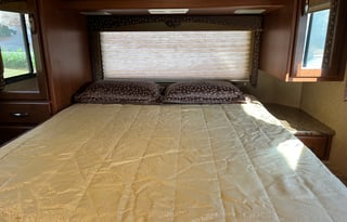 2015 Thor Freedom Elite 28’ Motorhome, Low Mileage