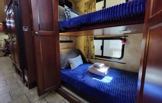 2011 Tiffin Motorhomes Allegro RED with Starlink!