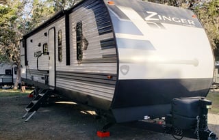 Pride of Texas Family Friendly Zinger RV