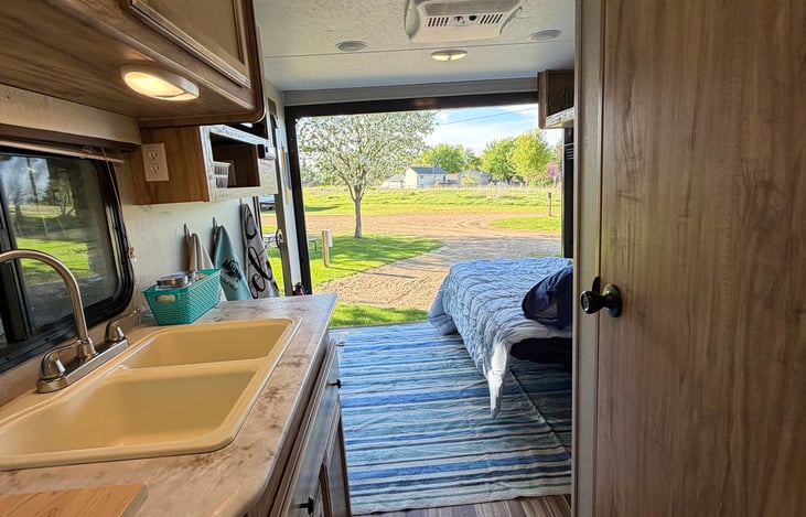 Open the rear door to enjoy a relaxing indoor-outdoor camping experience. A screen net is also included so you can enjoy the fresh air while helping keep bugs out.