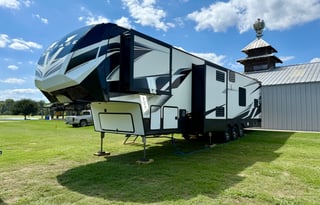 2021 Dutchmen Voltage 4135