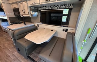 2021 Jayco Alante 29F with Bunk beds and WiFi