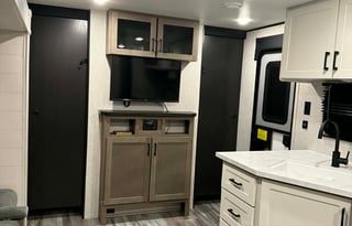 Sleek & Spacious
