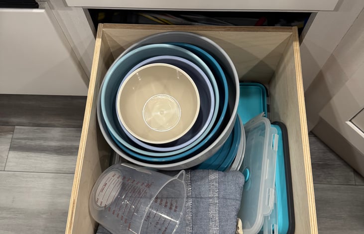 Fully stocked kitchen! Mixing bowls with lids, measuring cup, baking dish and food storage containers.